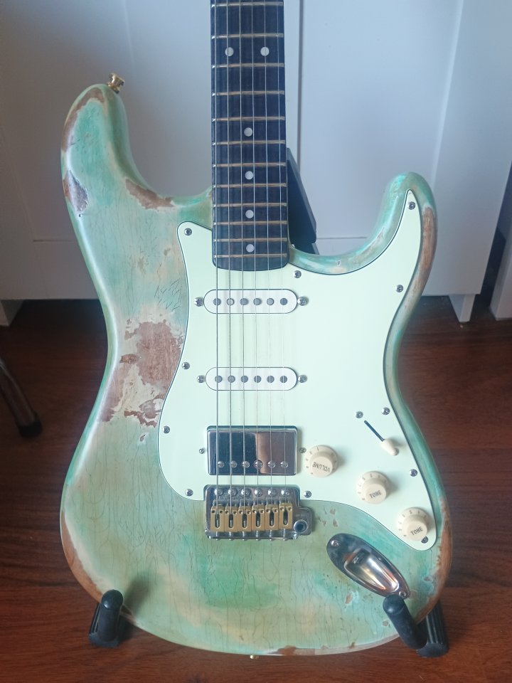 Stratocaster Layla Guitars / CAMBIO de segunda mano · Foto 1 de 10 · Barcelona · 1200 €
