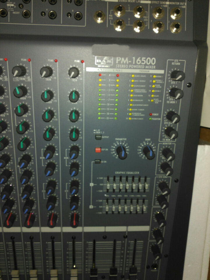 Mezclador 16 Can amplificado 1000w