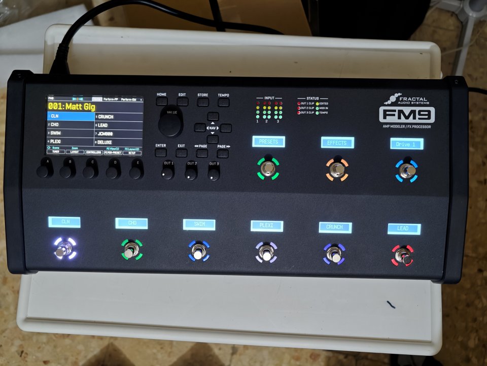 Fractal Audio FM9 Turbo + Cab packs & IRs extra + Cables de segunda mano · Foto 3 de 4 · Madrid · 1600 €