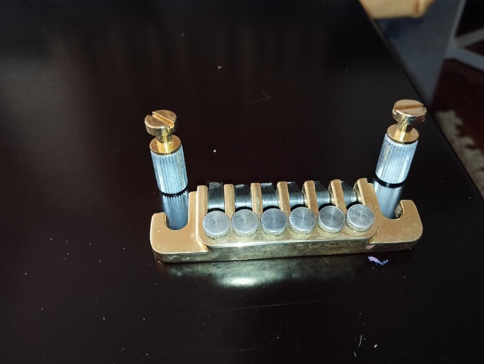 Puente: "Gibson con mini tuners"!