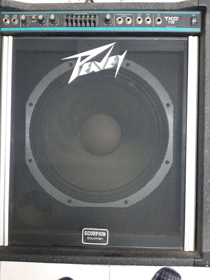 Amplificador Bajo PEAVY TKO-115 Scorpion Equipped