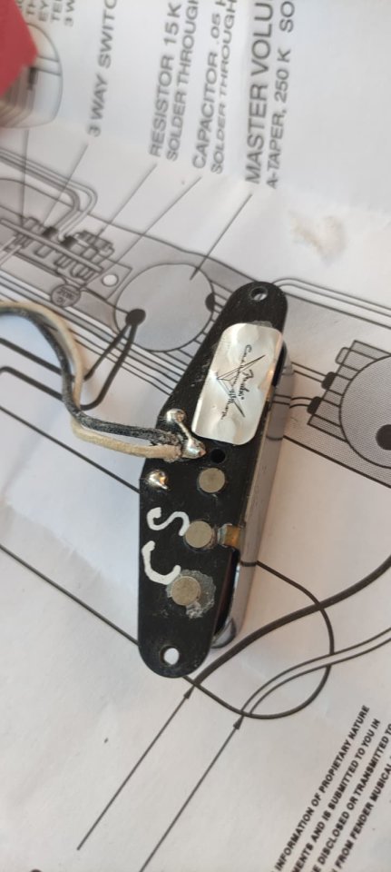 Pastilla Fender Custom Shop '51 Nocaster - Alnico 3 de segunda mano · Foto 2 de 4 · Madrid · 65 €