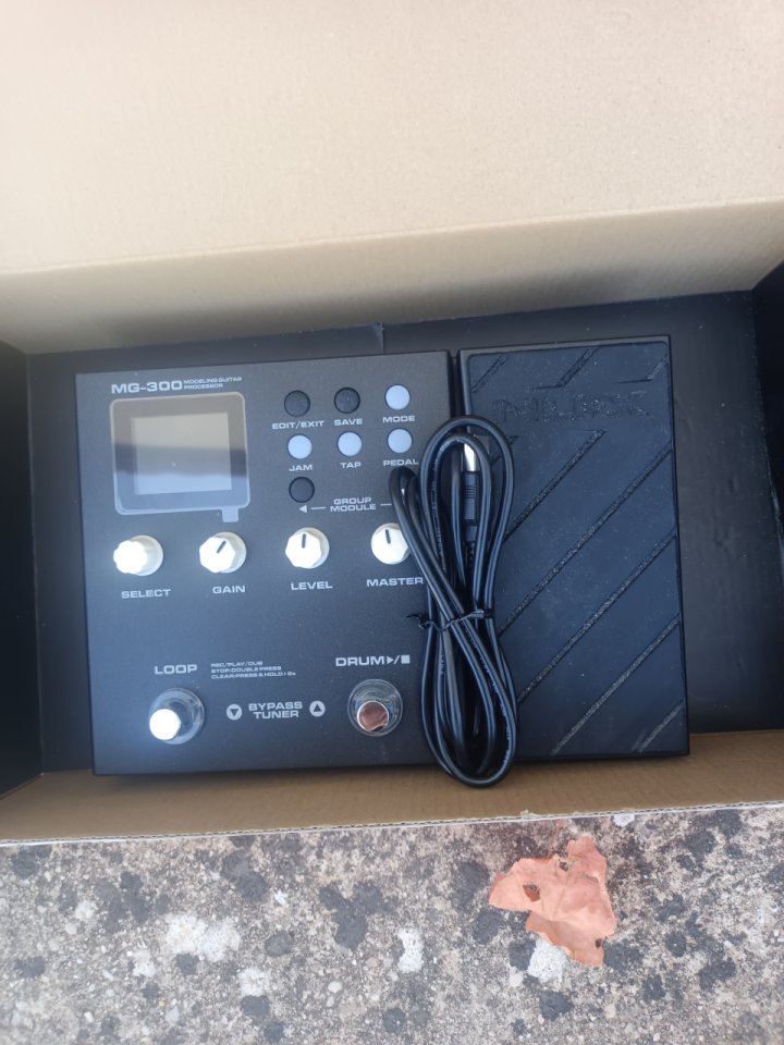 Pedalera guitarra electrica + looper de segunda mano · Foto 2 de 4 · Madrid · 110 €