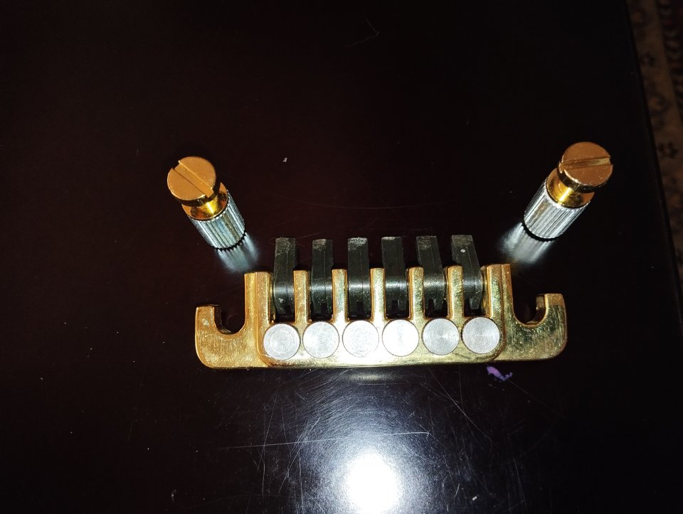 Puente: "Gibson con mini tuners"!