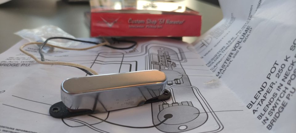 Pastilla Fender Custom Shop '51 Nocaster - Alnico 3 de segunda mano · Foto 3 de 4 · Madrid · 65 €
