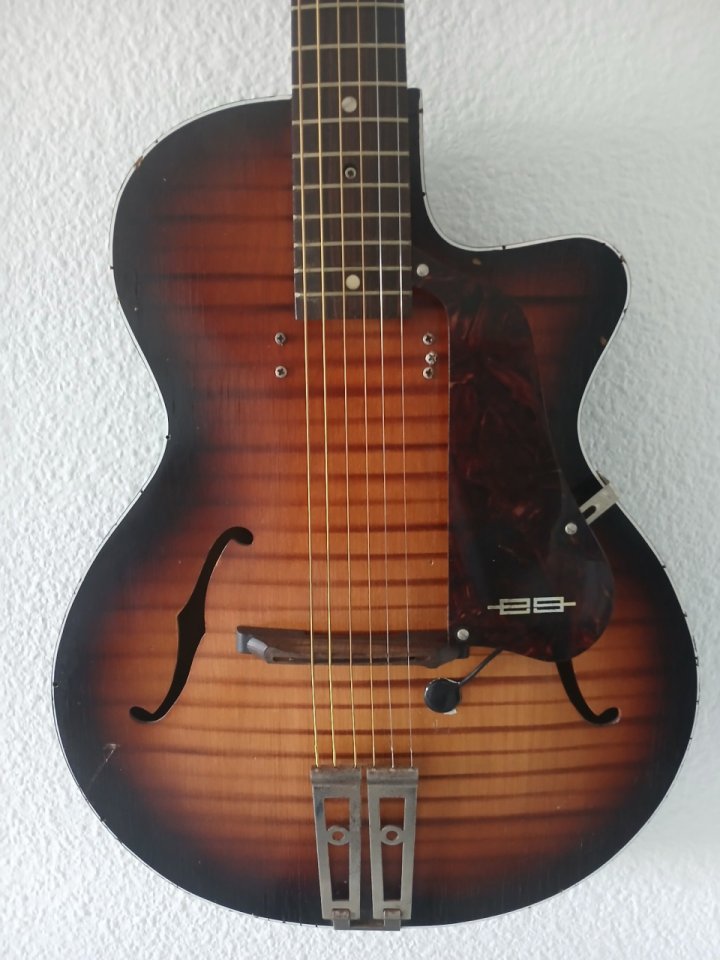 Egmond George Harrison 1956 con pastilla, Guitarra de colección.