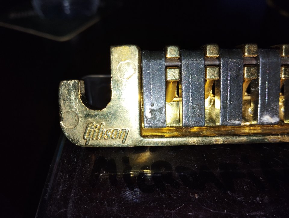 Puente: "Gibson con mini tuners"!