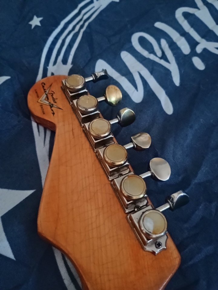 Stratocaster Layla Guitars / CAMBIO de segunda mano · Foto 7 de 10 · Barcelona · 1200 €