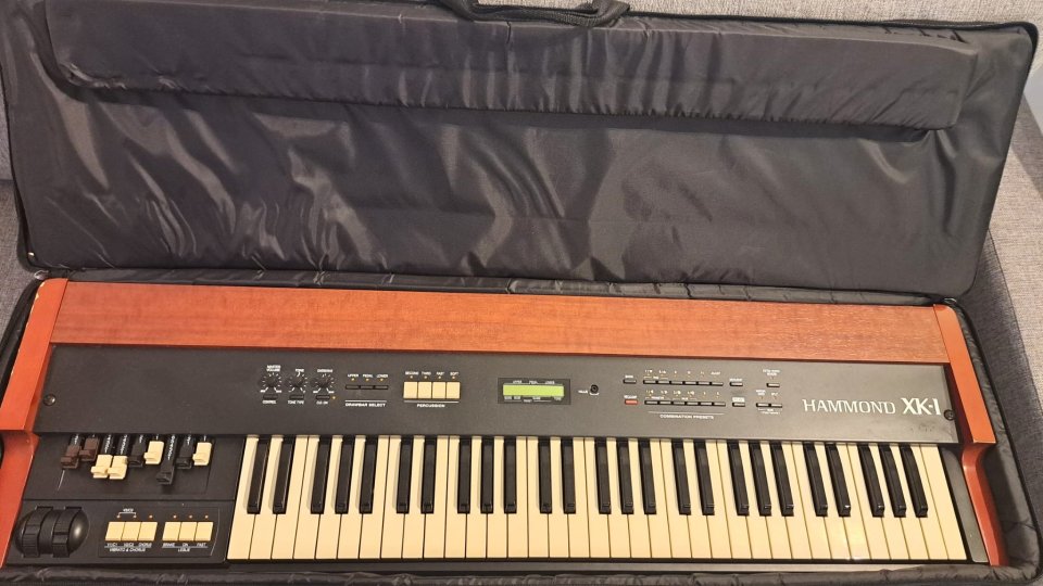 Vendo Órgano Hammond XK-1 Perfecto Estado + Funda y Pedal EXP-20. de segunda mano · Foto 3 de 6 · Madrid · 850 €