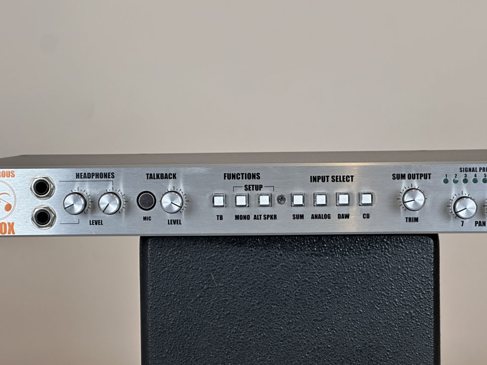 Dangerous Music D-BOX – Controlador de monitores + sumador analógico de 8 canales de segunda mano · Foto 8 de 8 · Madrid · 610 €