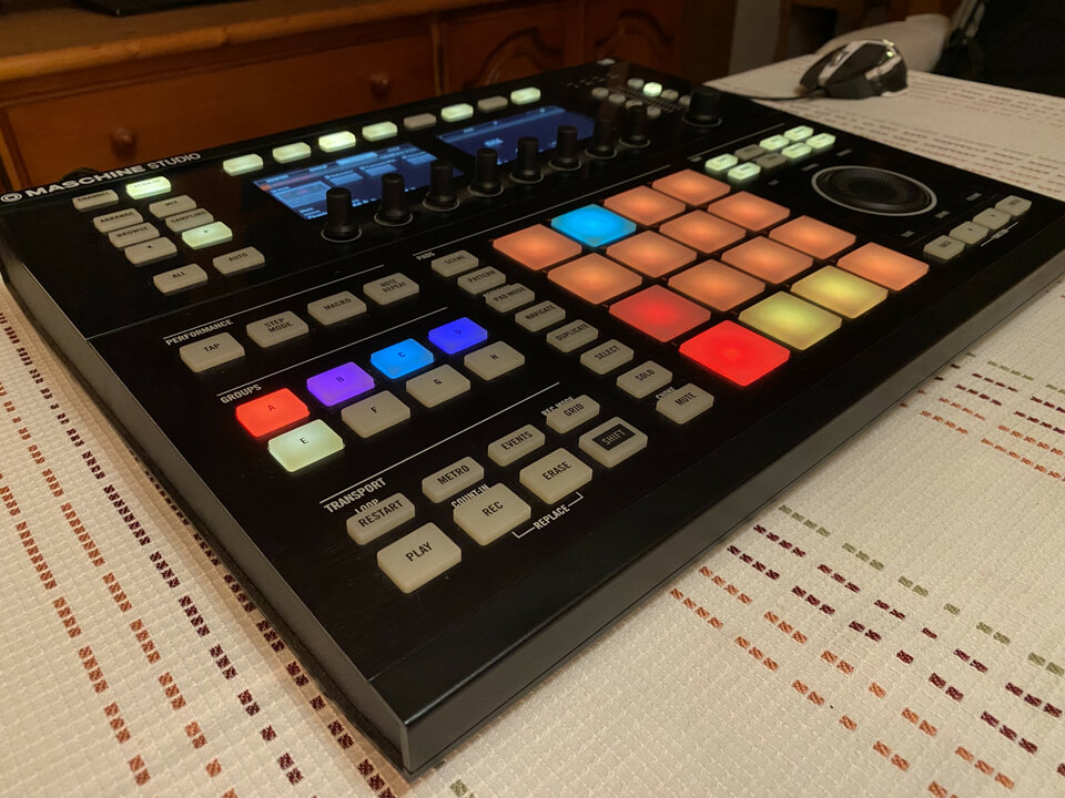 Maschine Studio + Komplete 8 + Cuenta completa NATIVE INSTRUMENTS
