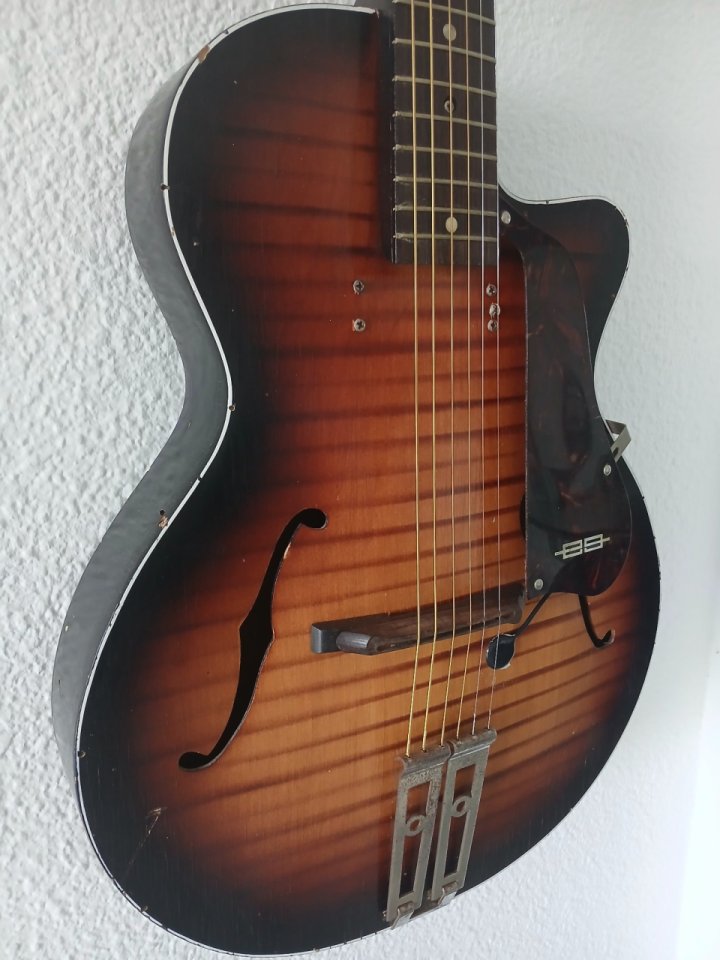 Egmond George Harrison 1956 con pastilla, Guitarra de colección.