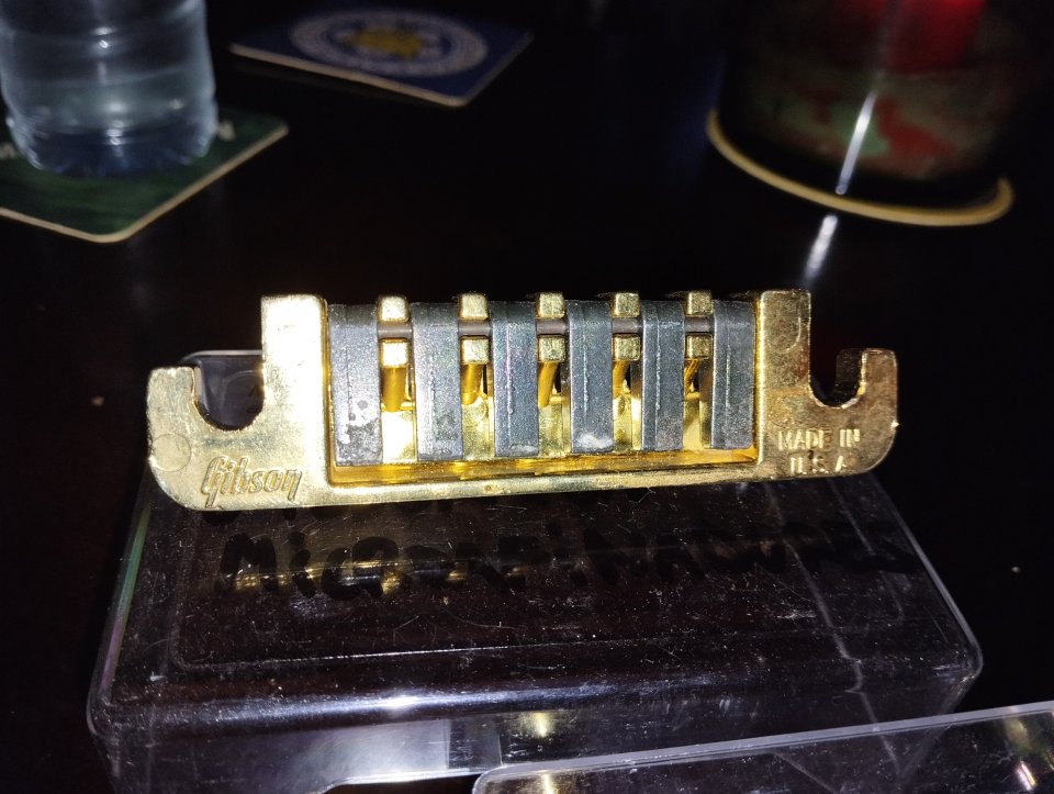 Puente: "Gibson con mini tuners"!