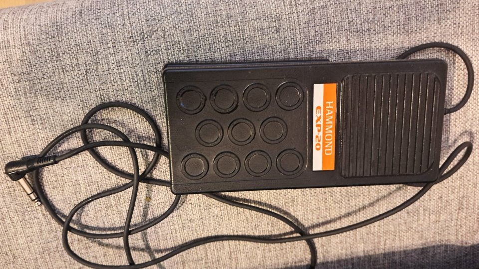 Vendo Órgano Hammond XK-1 Perfecto Estado + Funda y Pedal EXP-20. de segunda mano · Foto 5 de 6 · Madrid · 850 €