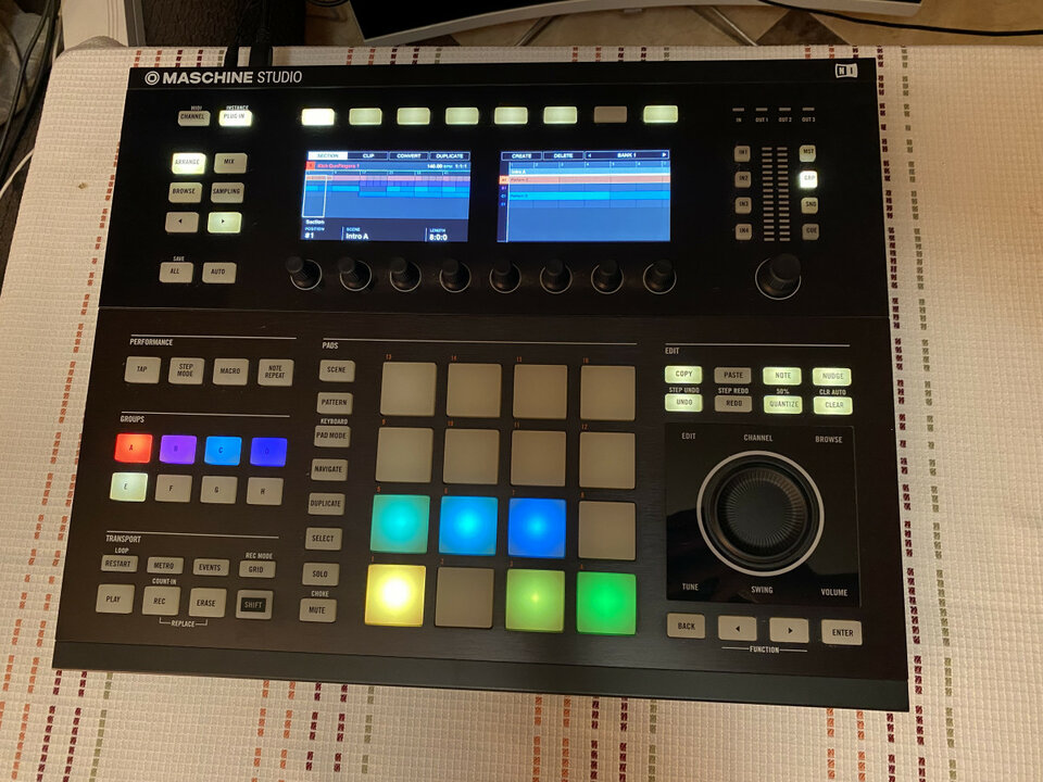 Maschine Studio + Komplete 8 + Cuenta completa NATIVE INSTRUMENTS