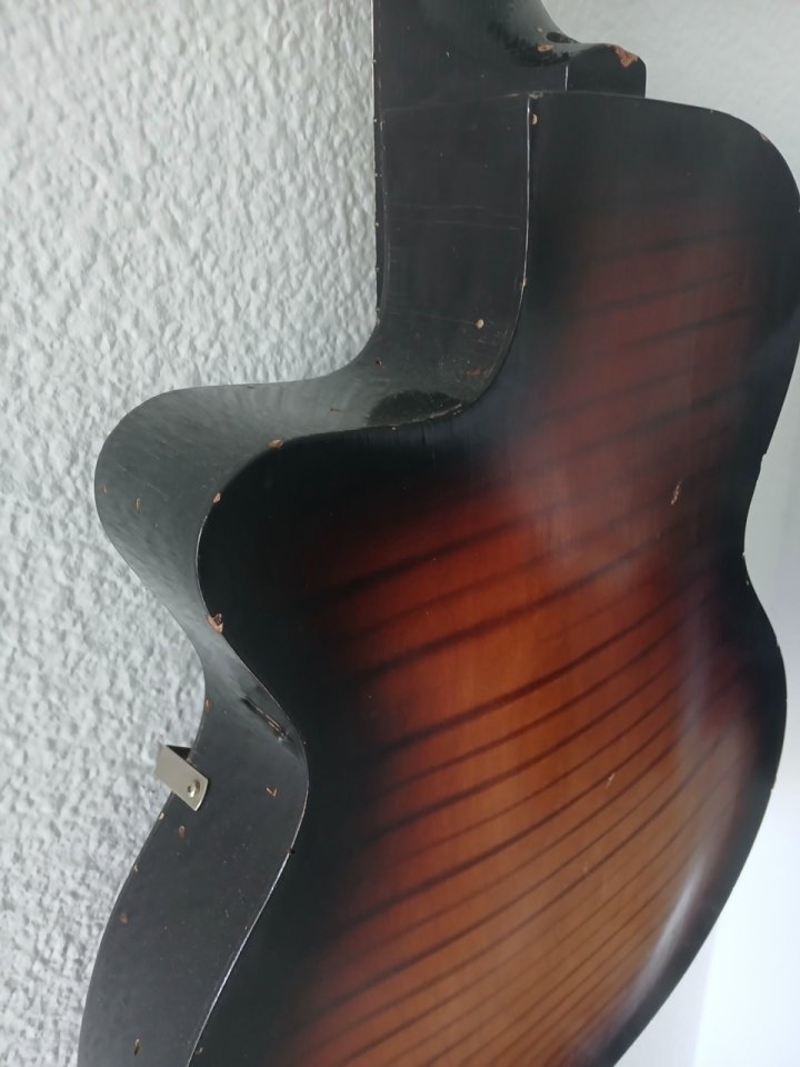 Egmond George Harrison 1956 con pastilla, Guitarra de colección.