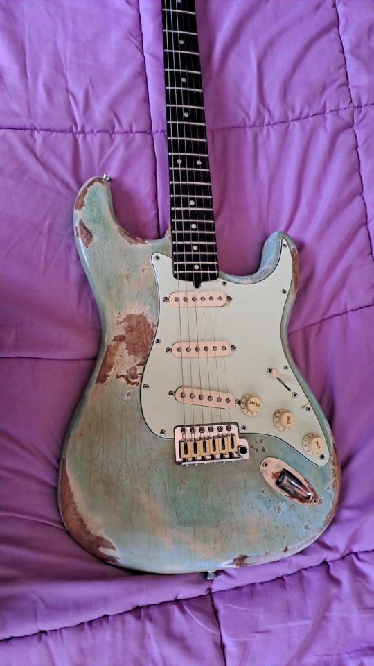 Stratocaster Layla Guitars / CAMBIO de segunda mano · Foto 10 de 10 · Barcelona · 1200 €