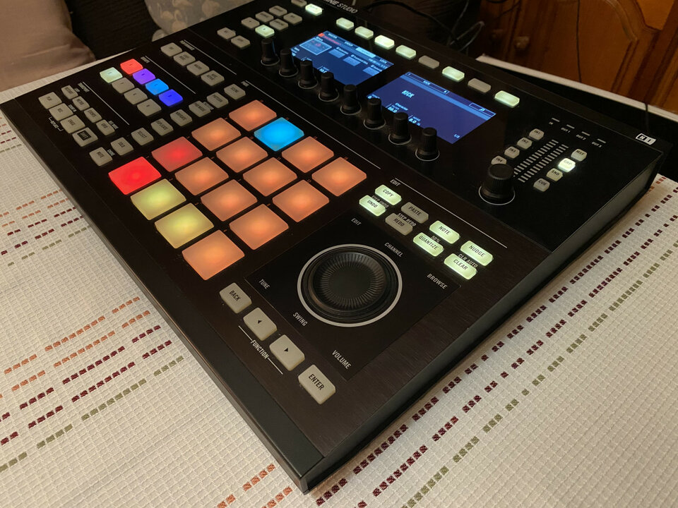 Maschine Studio + Komplete 8 + Cuenta completa NATIVE INSTRUMENTS