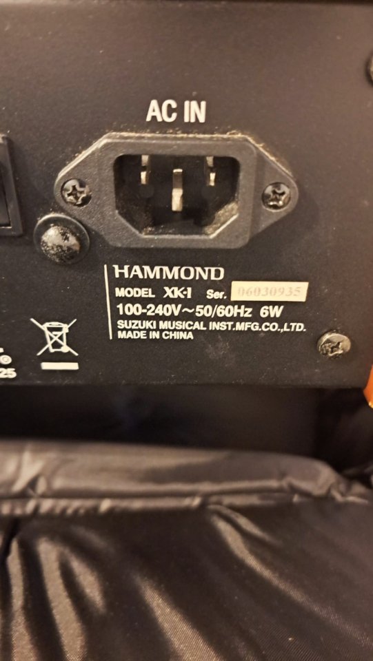 Vendo Órgano Hammond XK-1 Perfecto Estado + Funda y Pedal EXP-20. de segunda mano · Foto 6 de 6 · Madrid · 850 €
