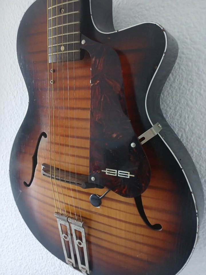 Egmond George Harrison 1956 con pastilla, Guitarra de colección.