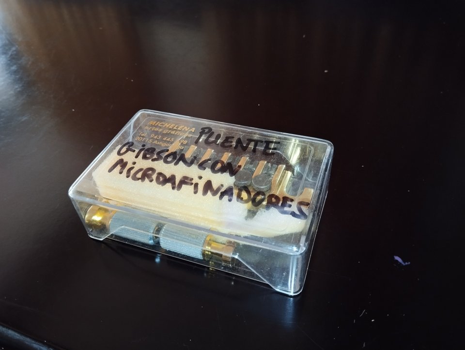 Puente: "Gibson con mini tuners"!