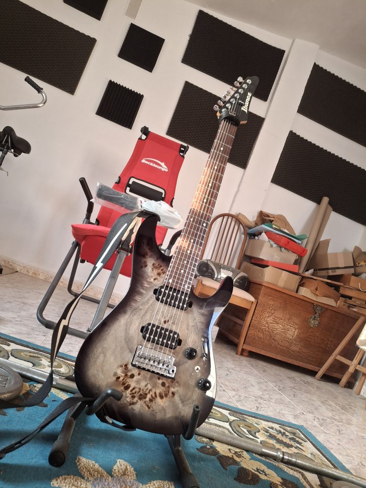 Ibanez AZ Premium 7 de segunda mano · Foto 1 de 2 · Castellón · 950 €
