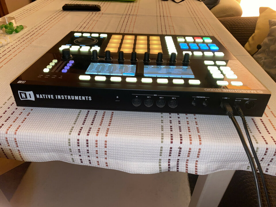 Maschine Studio + Komplete 8 + Cuenta completa NATIVE INSTRUMENTS