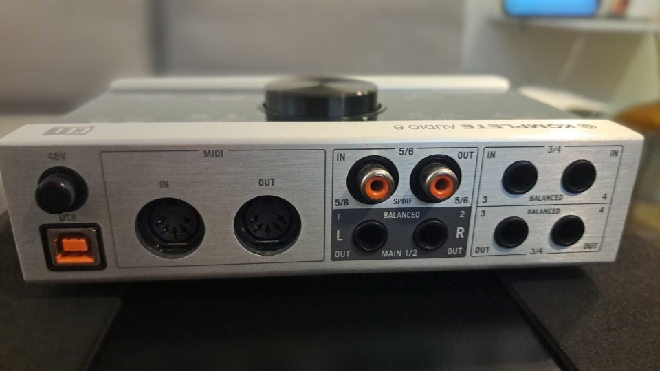 Vendo Native Instruments Komplete Audio 6 Interfaz de audio USB. Impecable. de segunda mano · Foto 3 de 4 · Madrid · 120 €
