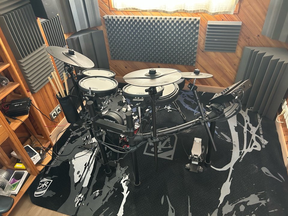 Set completo Roland TD-17KV de segunda mano · Foto 1 de 10 · Valencia · 1100 €