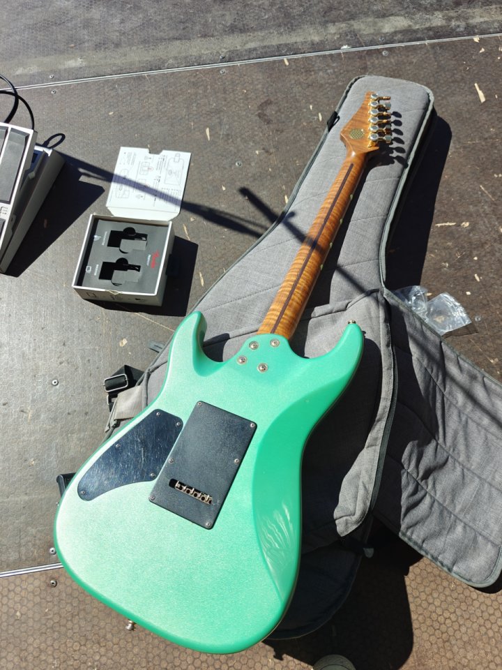 Soloking Custom Shop con Suhr SSV y SSV+ y estuche de segunda mano · Foto 2 de 3 · Badajoz · 400 €
