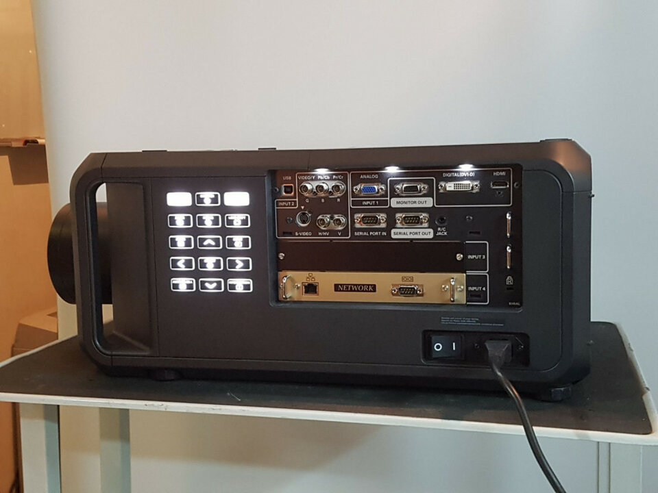 Proyector Sanyo PDG-DHT 100 + Lamparas Nuevas