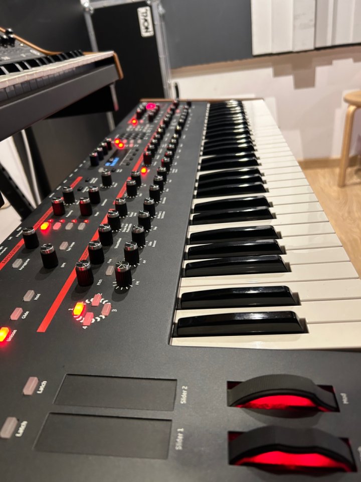 Dave Smith Instruments Prophet 12 de segunda mano · Foto 3 de 3 · Barcelona · 2300 €