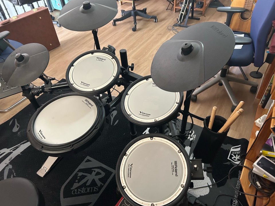 Set completo Roland TD-17KV de segunda mano · Foto 2 de 10 · Valencia · 1100 €
