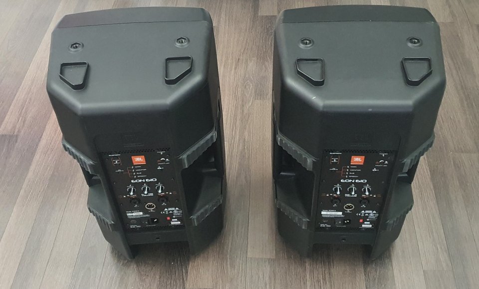 PA. JBL EON 610. Pareja de altavoces.