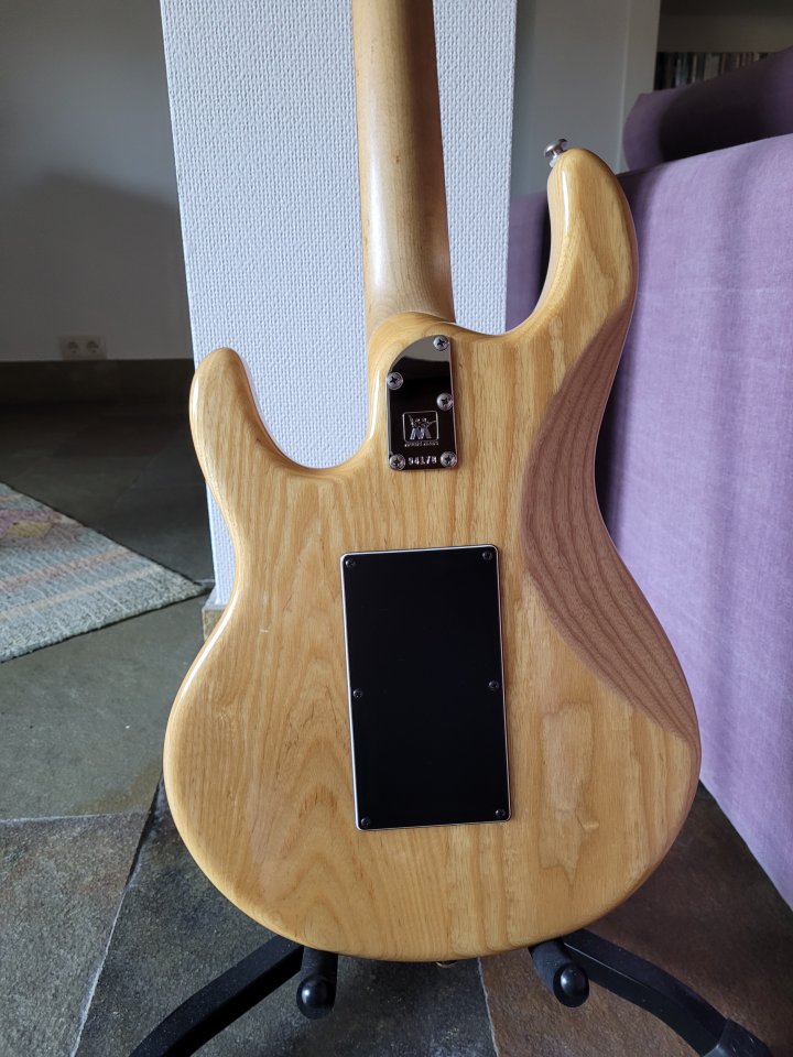 Music Man Silhoutte 1993 de segunda mano · Foto 5 de 10 · Madrid · 1600 €