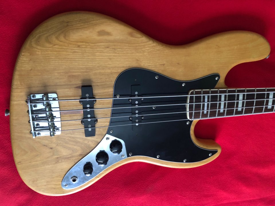 Bajo Fender Jazz Bass RI 75 Japan 1994 de segunda mano · Foto 1 de 10 · Madrid · 1250 €