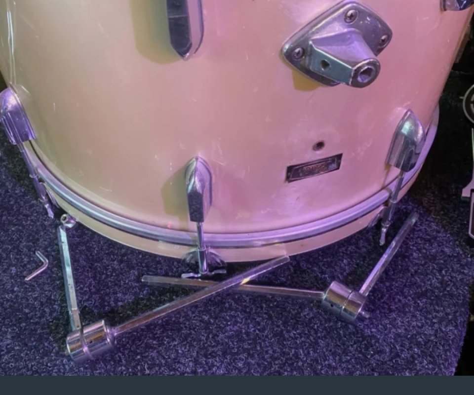 2 brazos PEARL Pieza soporte Toms/bombo + Consola roseta para bombo de la marca Pearl años 60 de segunda mano · Foto 1 de 5 · Girona · 60 €
