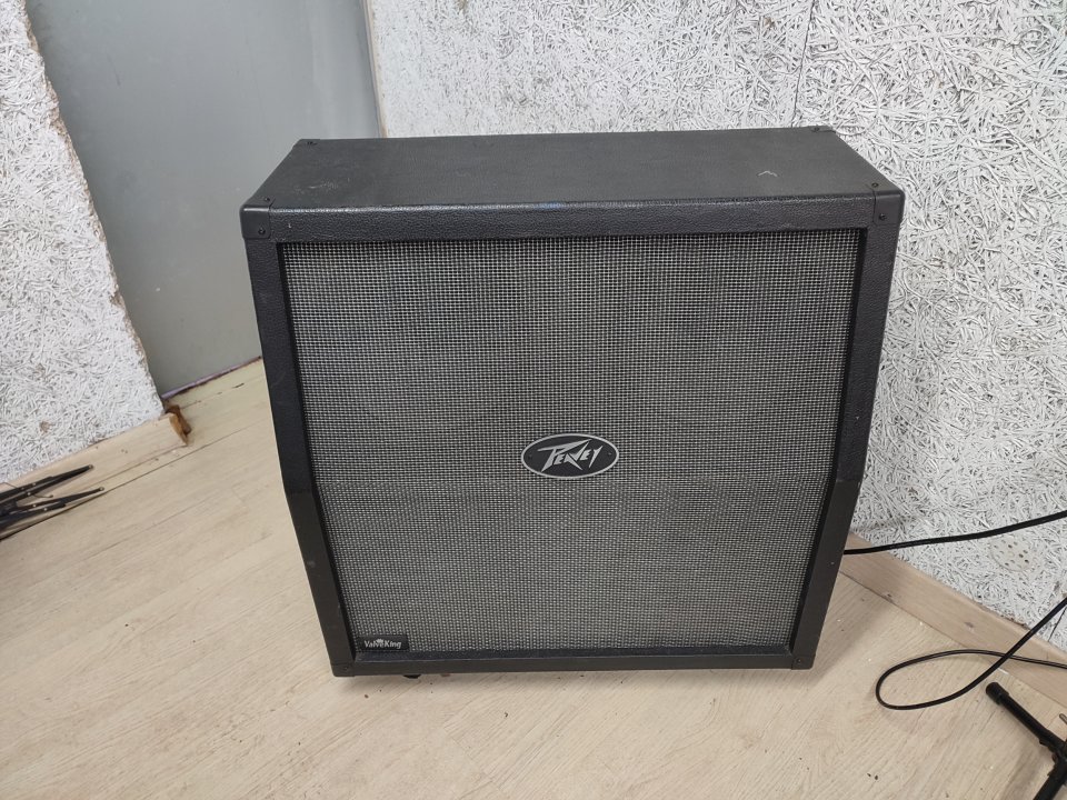 Pantalla Peavey ValveKing 4x12 de segunda mano · Foto 1 de 4 · Castellón · 229 €