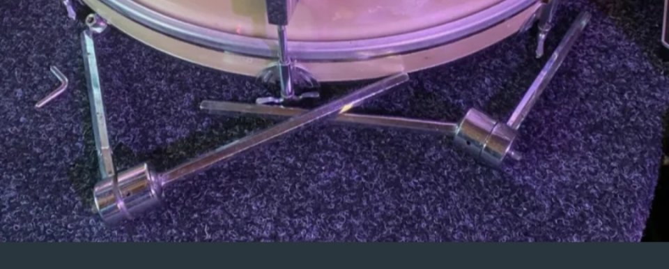 2 brazos PEARL Pieza soporte Toms/bombo + Consola roseta para bombo de la marca Pearl años 60 de segunda mano · Foto 2 de 5 · Girona · 60 €