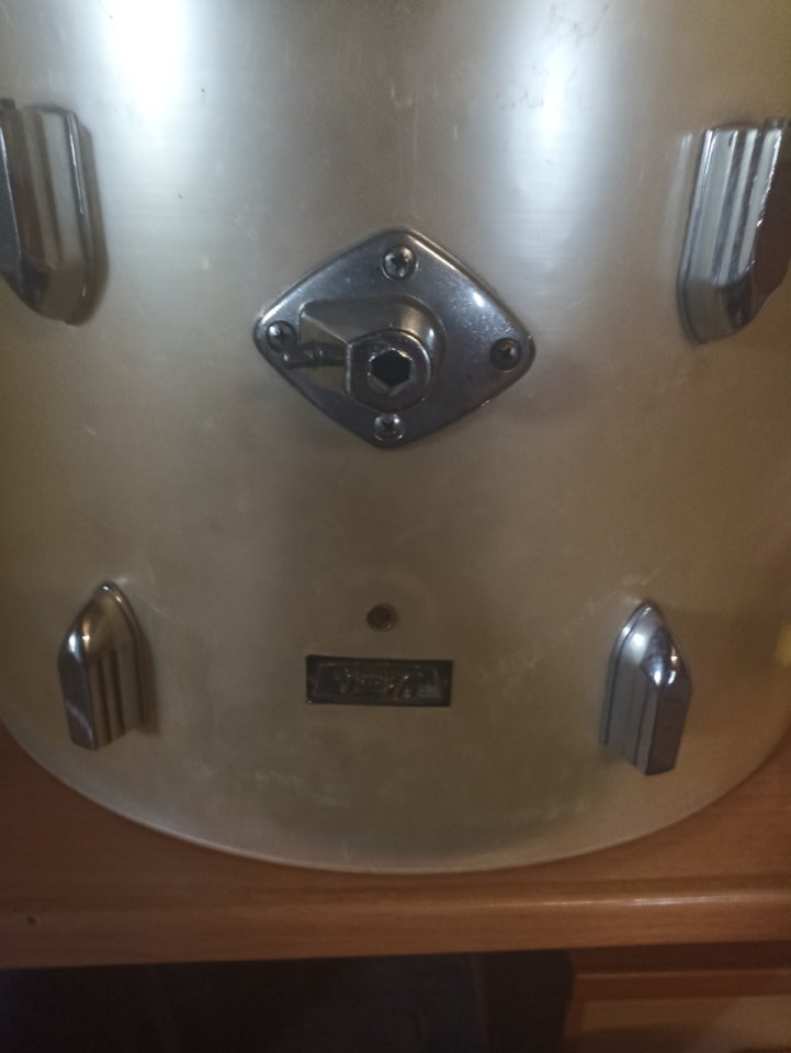 2 brazos PEARL Pieza soporte Toms/bombo + Consola roseta para bombo de la marca Pearl años 60 de segunda mano · Foto 3 de 5 · Girona · 60 €