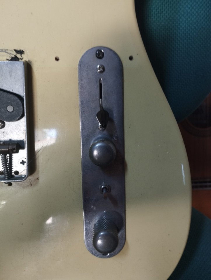 Cuerpo Telecaster Canadiense + pastillas + puente + potes