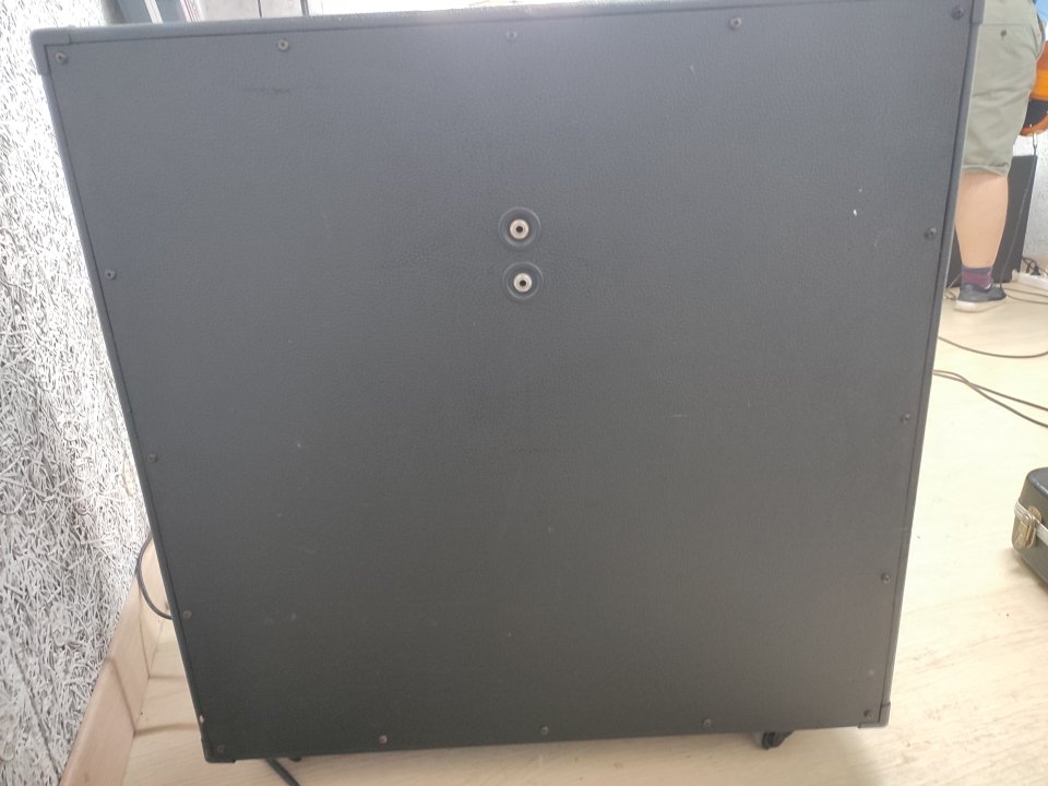 Pantalla Peavey ValveKing 4x12 de segunda mano · Foto 4 de 4 · Castellón · 229 €
