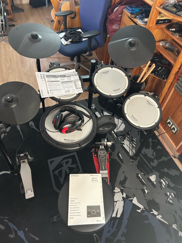 Set completo Roland TD-17KV de segunda mano · Foto 8 de 10 · Valencia · 1100 €
