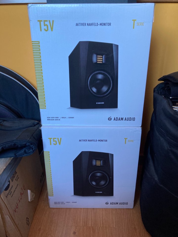 Monitores Adam Audio T5V de segunda mano · Foto 4 de 7 · A Coruña · 250 €