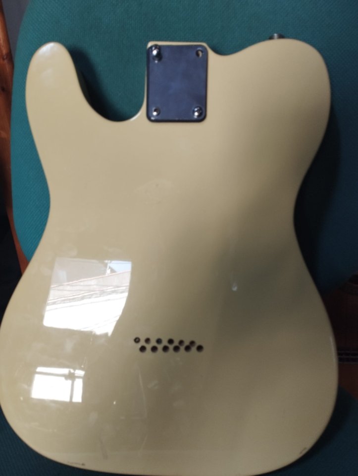 Cuerpo Telecaster Canadiense + pastillas + puente + potes