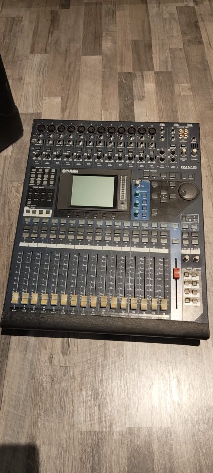 Yamaha 01v96 + flightcase