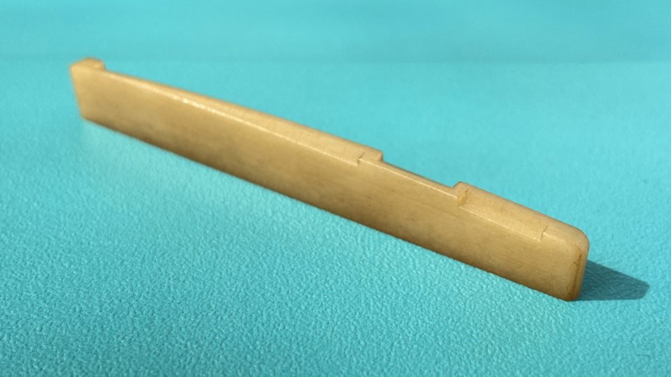 Silleta de hueso de camellho para guitarra Folk 72mm