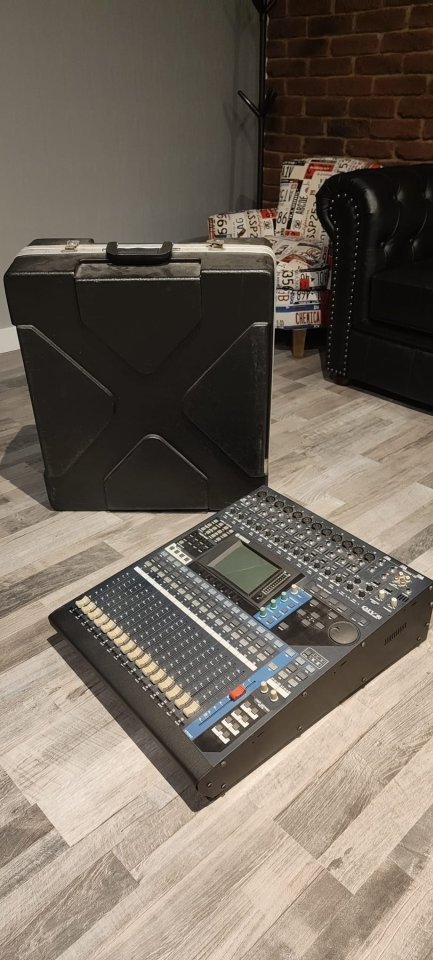 Yamaha 01v96 + flightcase