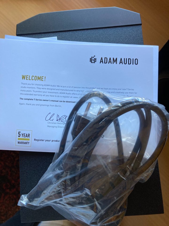 Monitores Adam Audio T5V de segunda mano · Foto 6 de 7 · A Coruña · 250 €