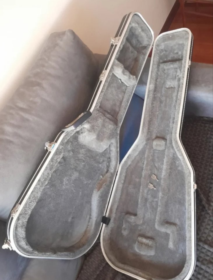 Fender Vintera strat 60 Road worn. 9'5 trastes nuevos+ Estuche rígido de segunda mano · Foto 8 de 10 · Cantabria · 780 €